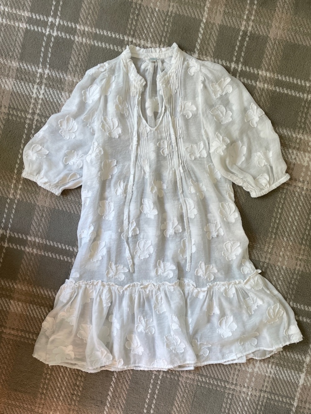 Sundance white floral appliqué 3/4 balloon sleeve dress L
